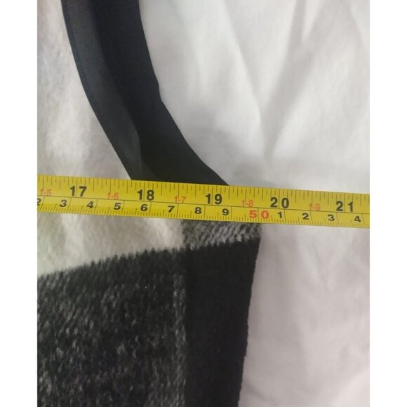 Women's black and white plaid sleeveless vest with pockets, One Size. NWT - Picture 6 of 7